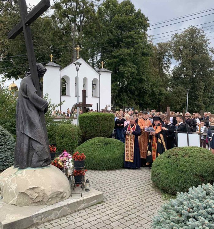 Владика Богдан Манишин очолив Хресну дорогу за Україну на Страдецькій горі за участі військовослужбовців та їхніх родин