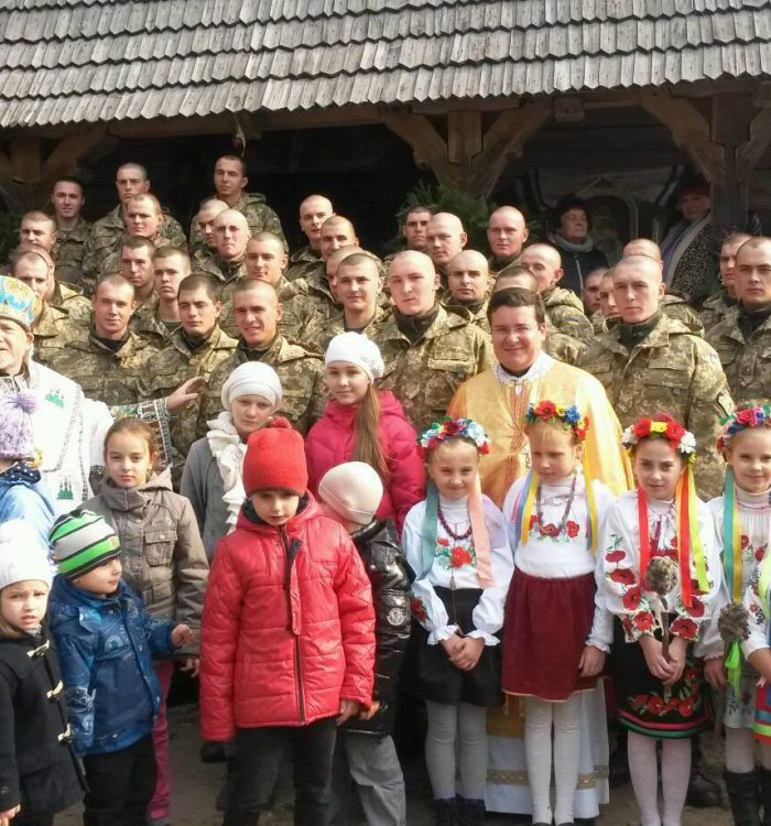 Військовослужбовці помолилися до Богородиці в старовинній козацькій церкві