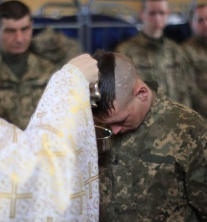 Двоє солдатів контрактної служби ЗСУ прийняли Святу Тайну Хрещення