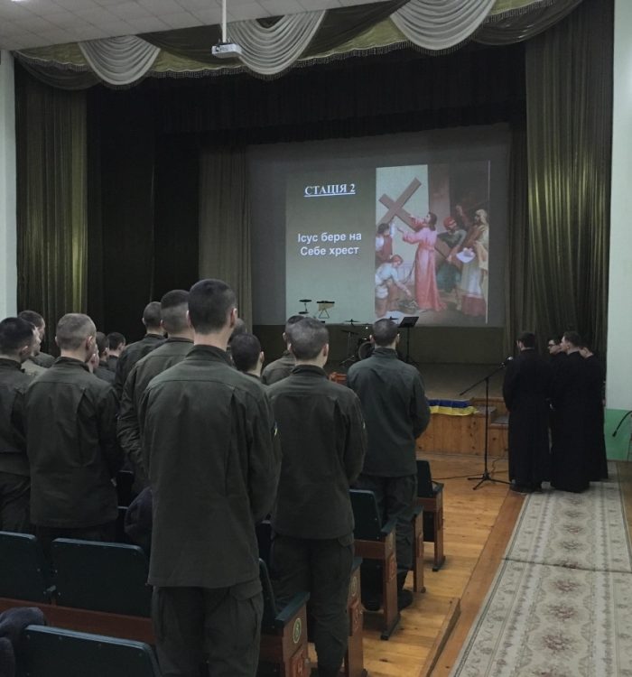 Семінаристи з нацгвардійцями молилися хресну дорогу