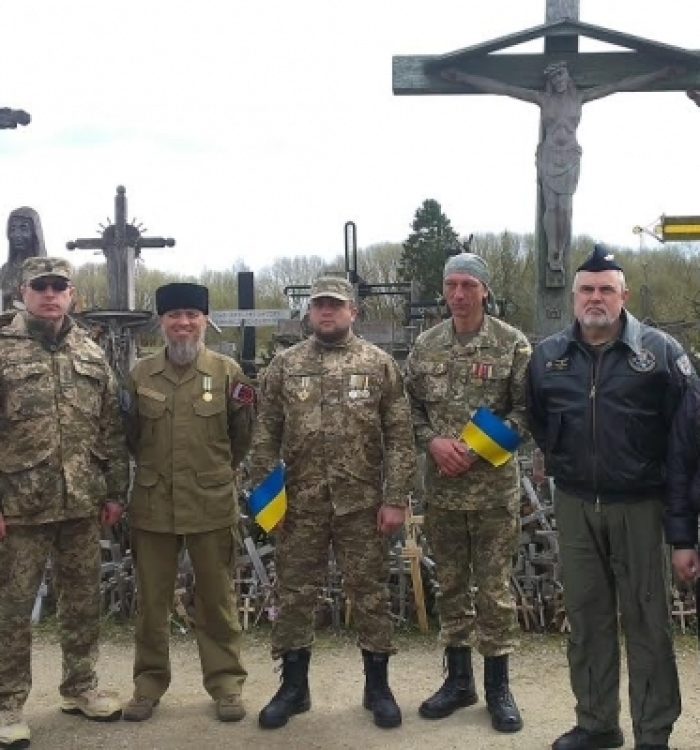 Встановлення пам’ятного хрест Героям України у Литві відбулося за участю священнослужителя з України