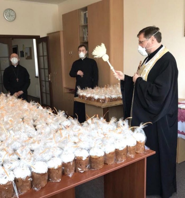 Блаженніший Святослав освятив великодні паски для захисників України