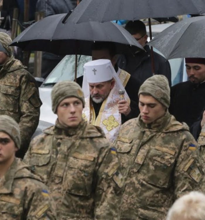 Військові взяли участь у ході-молитві на вервиці за новітніх Героїв України у Львові