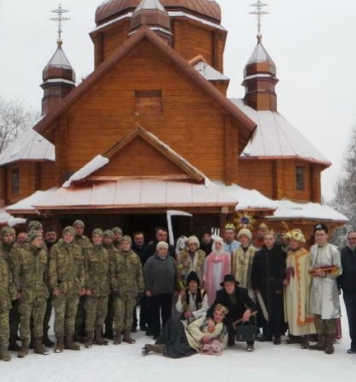 Солдати завітали із вертепом до військового храму Стрітення Господнього
