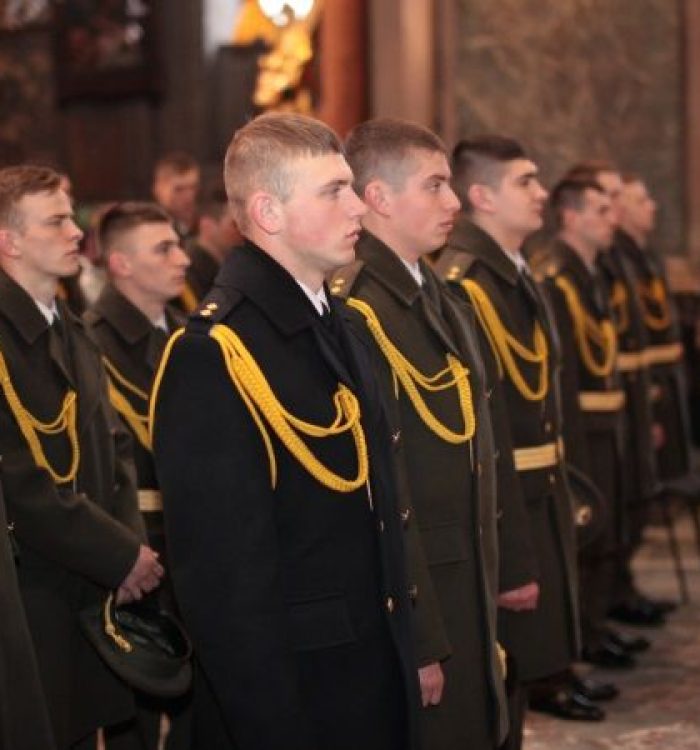 У Гарнізонному храмі молилися випускники Національної академії сухопутних військ