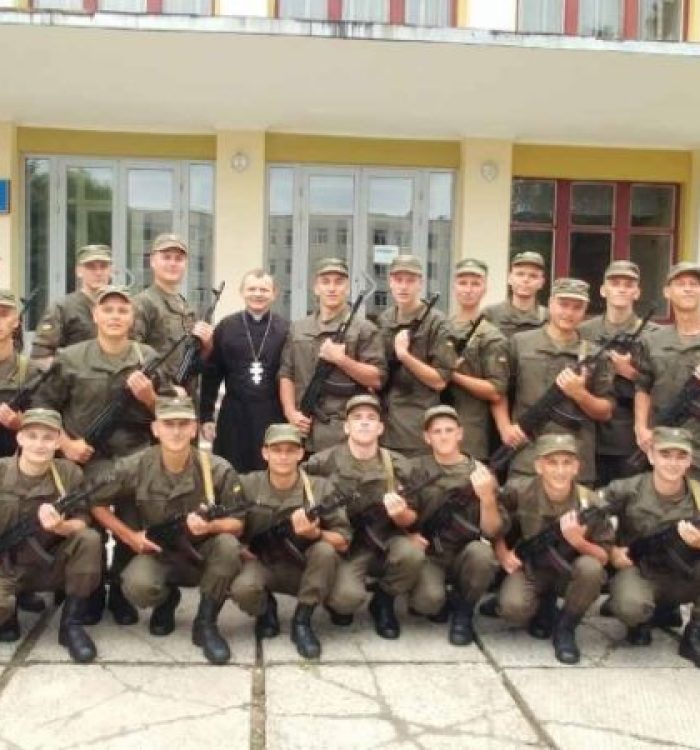 Капелан благословив призовників в/ч 3002