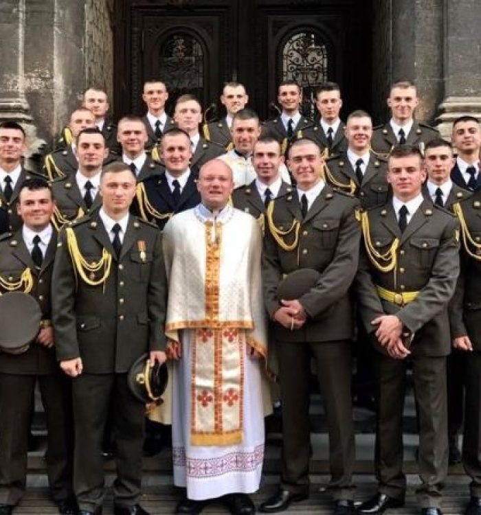 Капелани благословили офіцерів-магістрів у Національній академії сухопутних військ