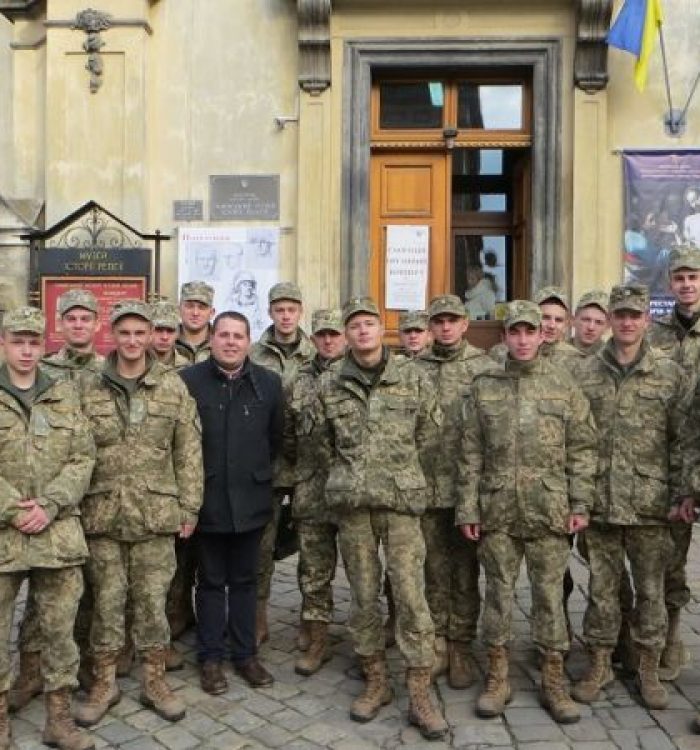Курсанти Національної академії сухопутних військ побували у Музеї історії релігії
