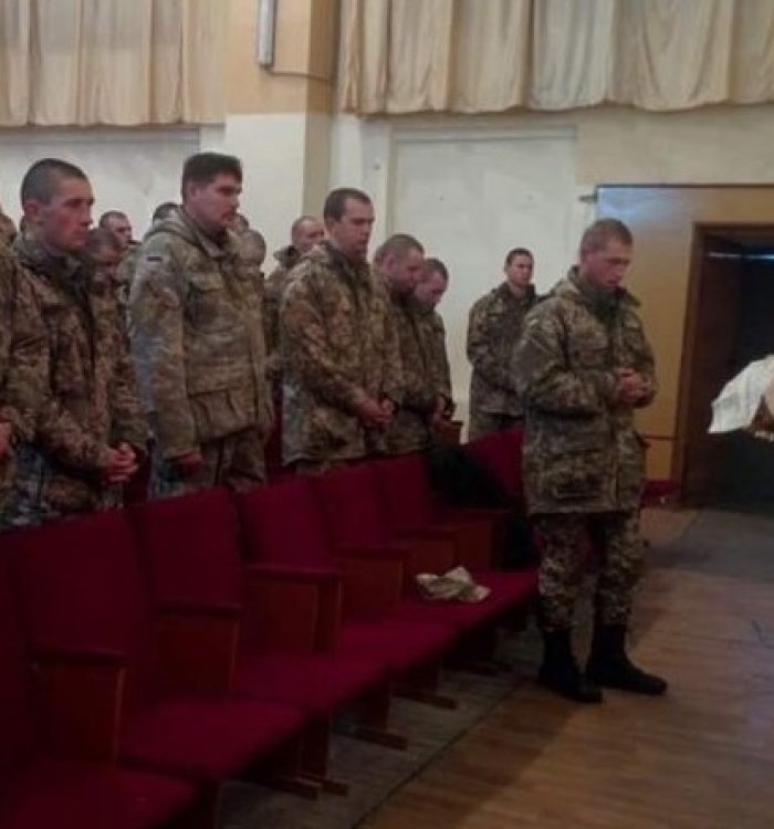 На Яворівському полігоні військові разом із капеланами молилися Божественну Літургію