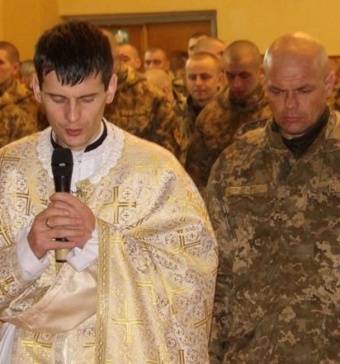 На Яворівському полігоні військові разом із капеланами молилися за мир в Україні