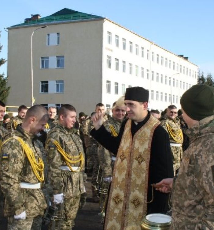 Військову присягу на вірність українському народові склали понад дві сотні солдатів-контрактників