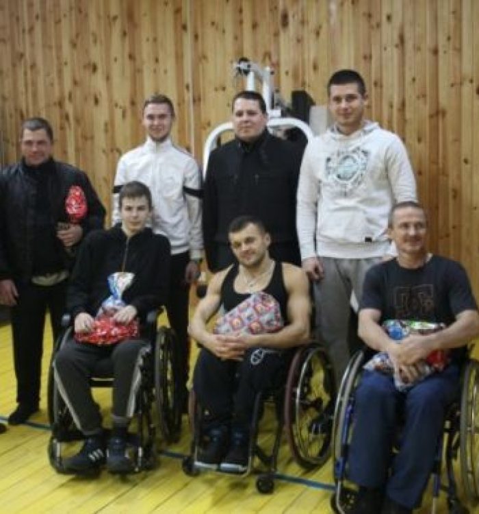 Львівські капелани передали подарунки святого Миколая пораненим бійцям