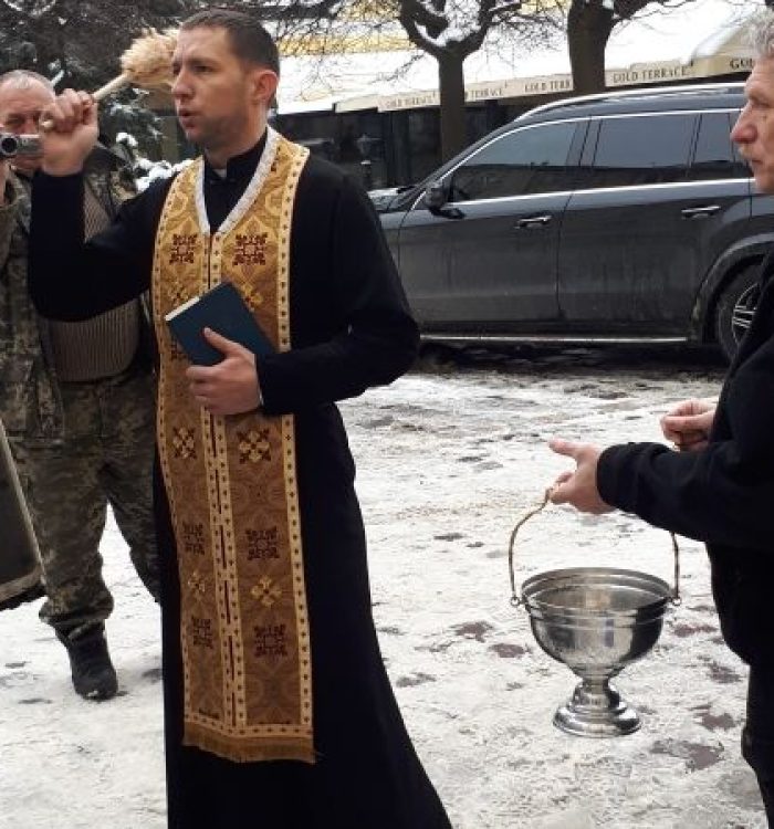 Вифлеємський вогонь миру від Гарнізонного храму попрямував в зону АТО