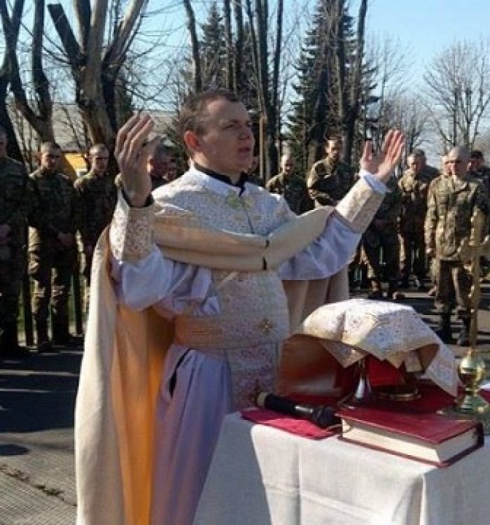 Молитва з солдатами на Яворівському полігоні
