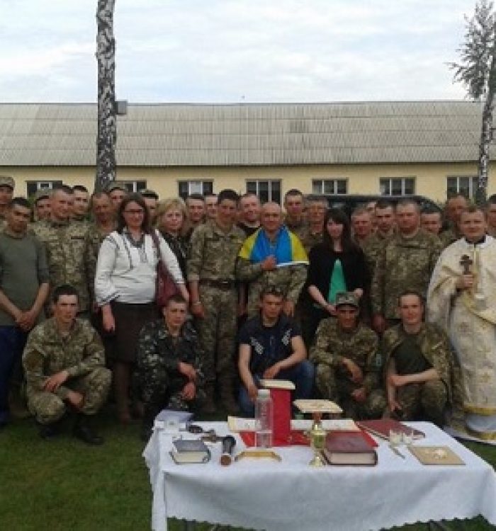 На Яворівському полігоні капелани охрестили захисника Вітчизни