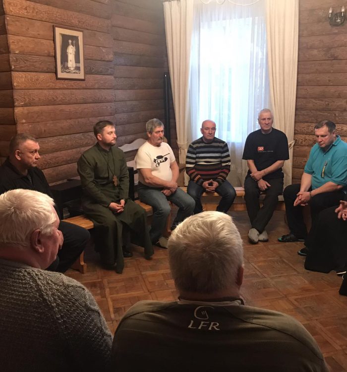 На Прикарпатті розпочалася духовно-реабілітаційна програма для татів полеглих Героїв України
