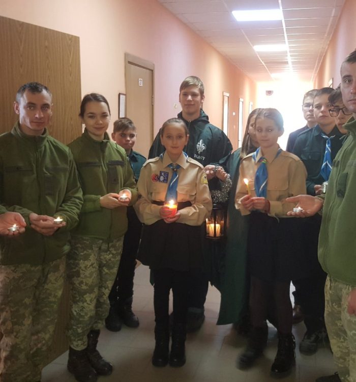 На Одещині пластуни передали військовослужбовцям Вифлеємський вогонь миру